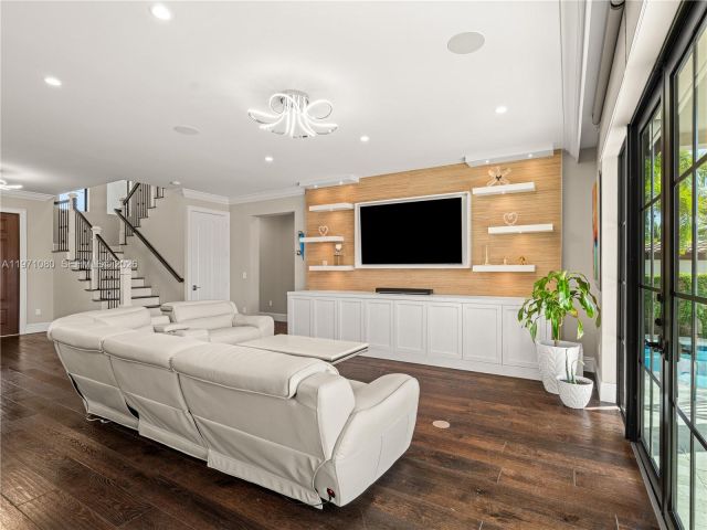 Продажа дома по адресу 2512 SE 9th St - фото 7521664