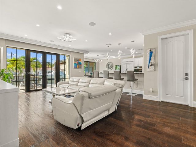 Продажа дома по адресу 2512 SE 9th St - фото 7521665