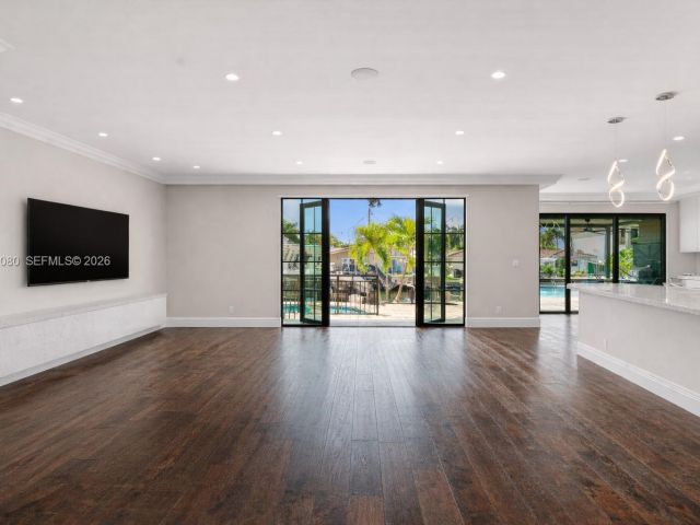 Продажа дома по адресу 2512 SE 9th St - фото 7521668