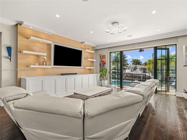 Продажа дома по адресу 2512 SE 9th St - фото 7521669