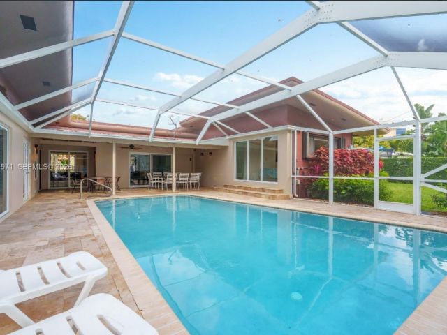 Продажа дома по адресу 811 N Highland Dr - фото 7474822