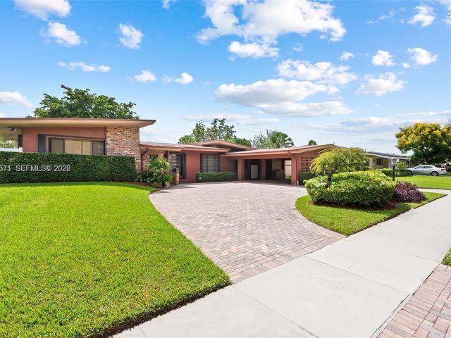 Продажа дома по адресу 811 N Highland Dr - фото 7474823