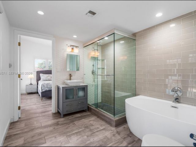 Продажа дома по адресу 811 N Highland Dr - фото 7474824