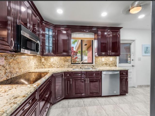 Продажа дома по адресу 811 N Highland Dr - фото 7474827