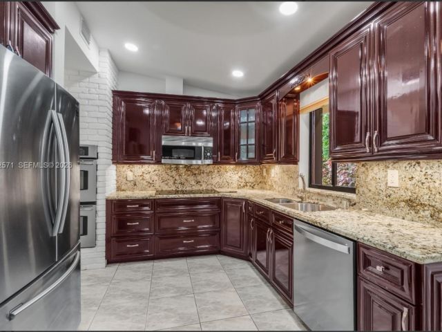 Продажа дома по адресу 811 N Highland Dr - фото 7474828