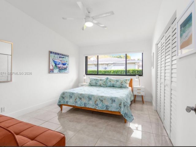 Продажа дома по адресу 811 N Highland Dr - фото 7474830