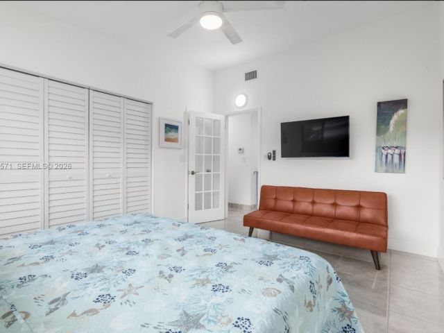 Продажа дома по адресу 811 N Highland Dr - фото 7474831