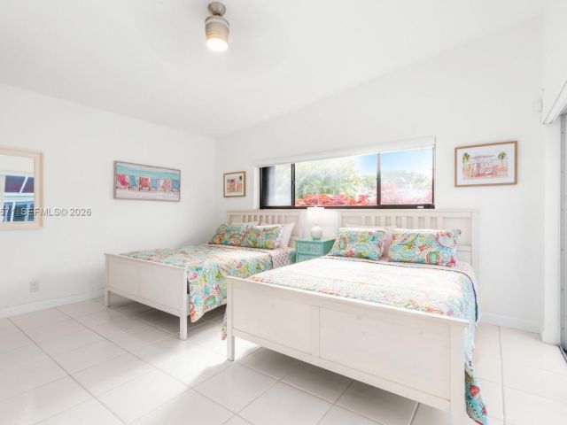 Продажа дома по адресу 811 N Highland Dr - фото 7474832