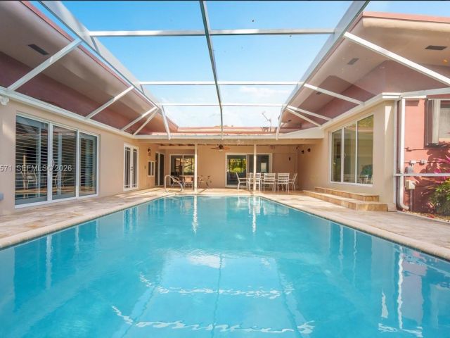 Продажа дома по адресу 811 N Highland Dr - фото 7474834