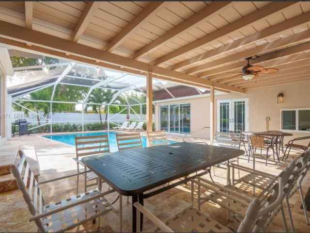 Продажа дома по адресу 811 N Highland Dr - фото 7474837