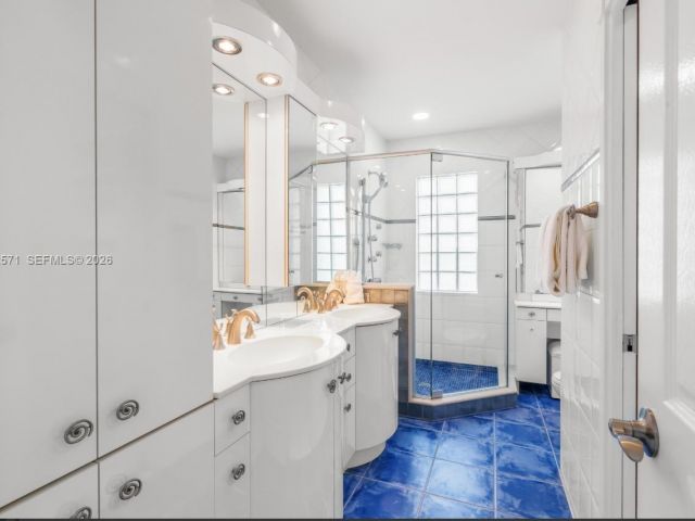 Продажа дома по адресу 811 N Highland Dr - фото 7474839