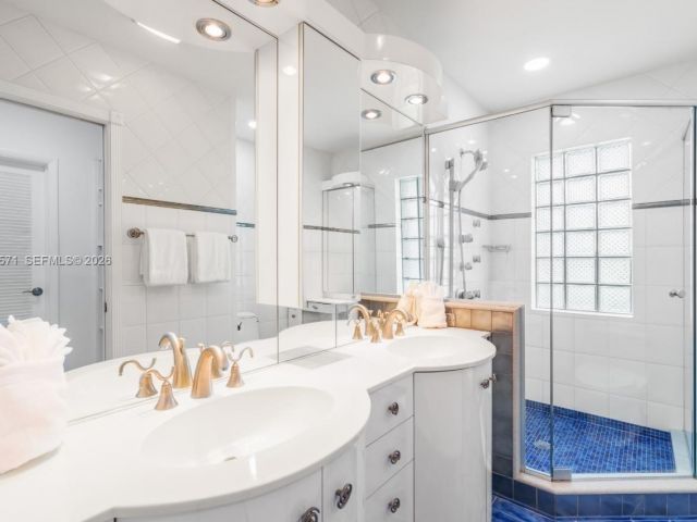 Продажа дома по адресу 811 N Highland Dr - фото 7474840