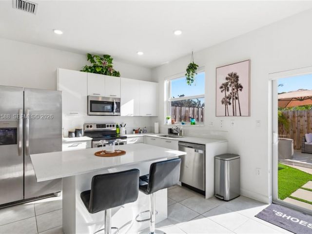 Продажа дома по адресу 12245 NW 24th Pl - фото 7520917