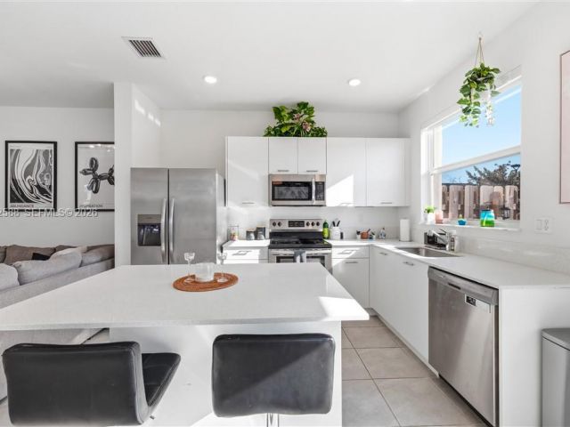 Продажа дома по адресу 12245 NW 24th Pl - фото 7520918