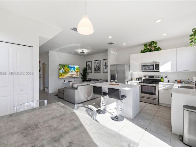 Продажа дома по адресу 12245 NW 24th Pl - фото 7520920