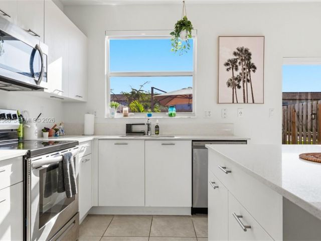 Продажа дома по адресу 12245 NW 24th Pl - фото 7520922