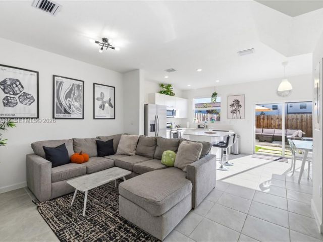 Продажа дома по адресу 12245 NW 24th Pl - фото 7520924