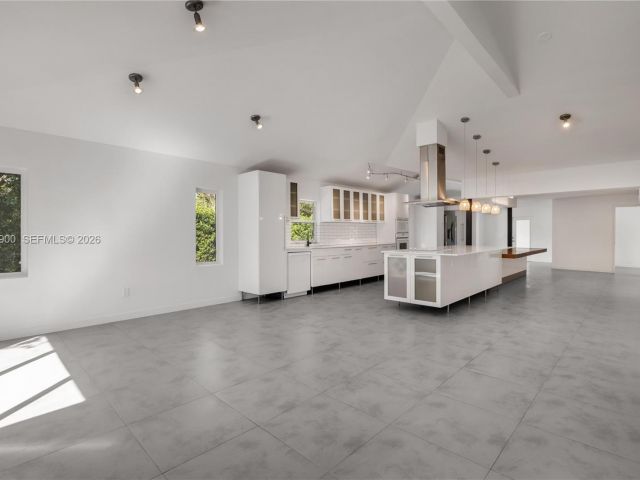 Дом в аренду по адресу 801 NE 118th St - фото 7504748