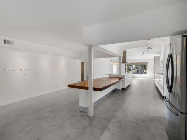 Дом в аренду по адресу 801 NE 118th St - фото 7504752