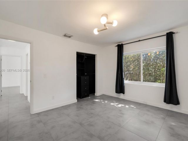 Дом в аренду по адресу 801 NE 118th St - фото 7504756