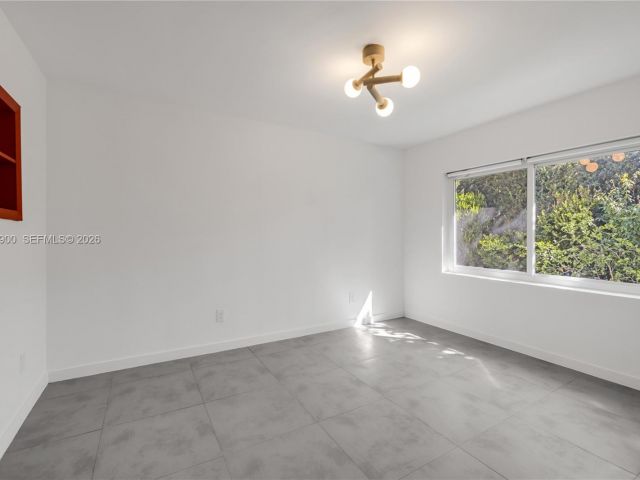 Дом в аренду по адресу 801 NE 118th St - фото 7504758