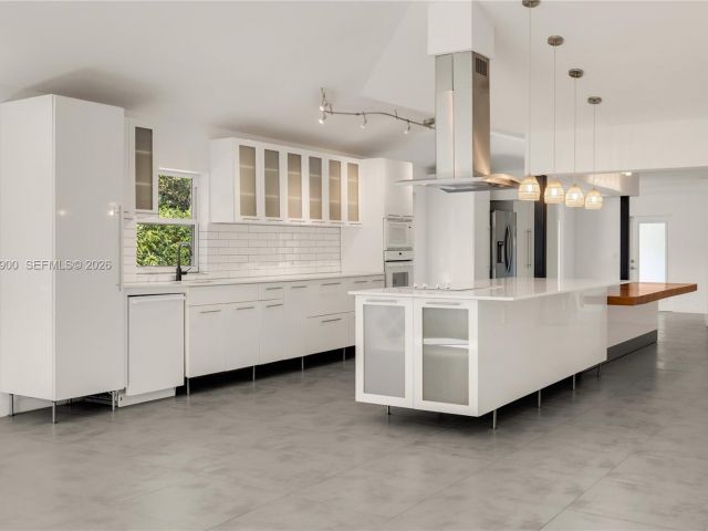 Дом в аренду по адресу 801 NE 118th St - фото 7504763