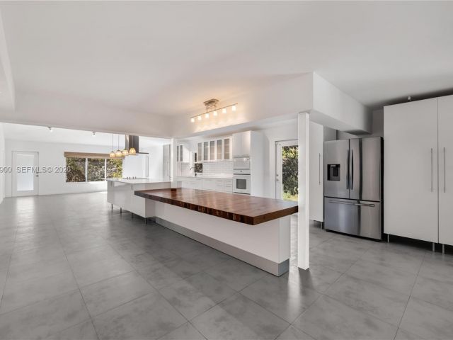 Дом в аренду по адресу 801 NE 118th St - фото 7504764