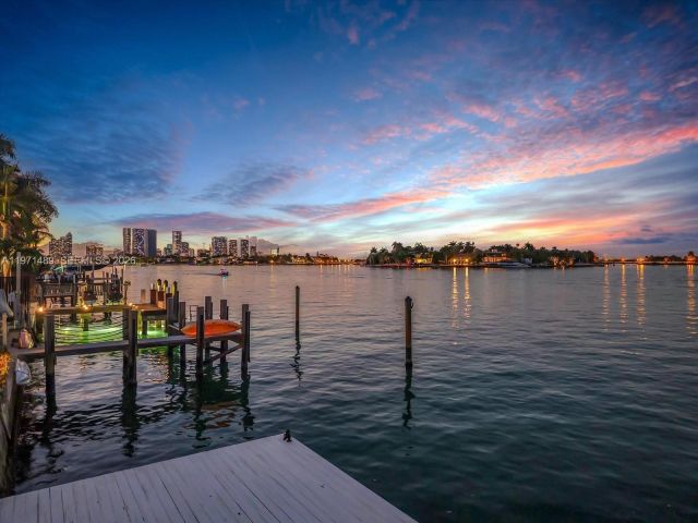 Продажа дома по адресу 279 N Hibiscus Dr - фото 7469181