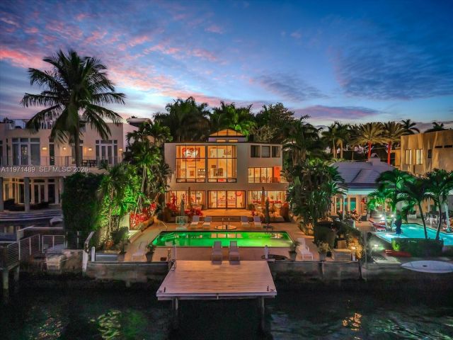 Продажа дома по адресу 279 N Hibiscus Dr - фото 7469183