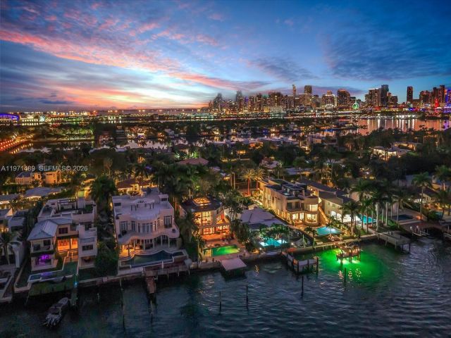 Продажа дома по адресу 279 N Hibiscus Dr - фото 7469185