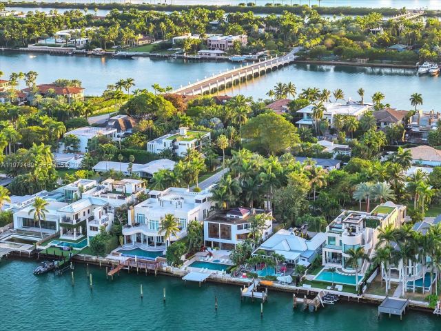 Продажа дома по адресу 279 N Hibiscus Dr - фото 7469200