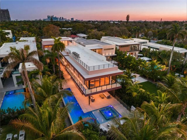 Продажа дома по адресу 723 NE 77th St - фото 7463665