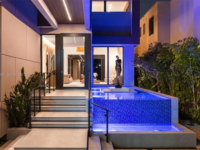 Продажа дома по адресу 723 NE 77th St - фото 7463671