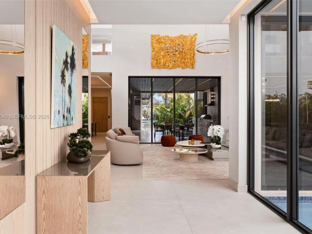 Продажа дома по адресу 723 NE 77th St - фото 7463672