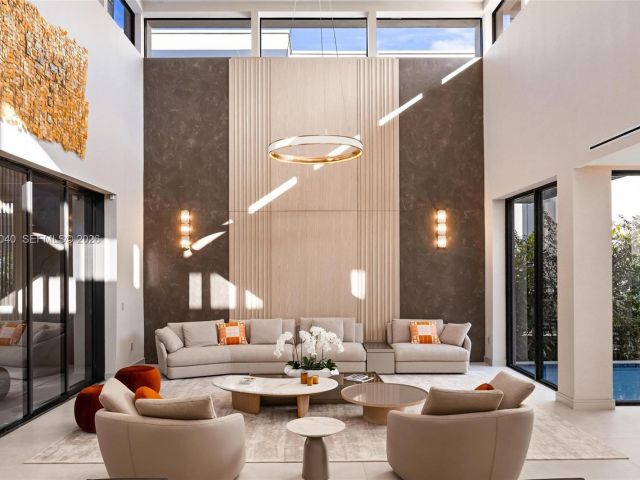 Продажа дома по адресу 723 NE 77th St - фото 7463673