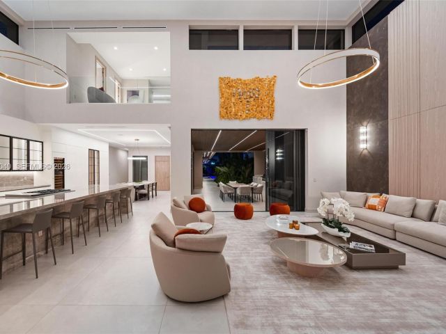 Продажа дома по адресу 723 NE 77th St - фото 7463676