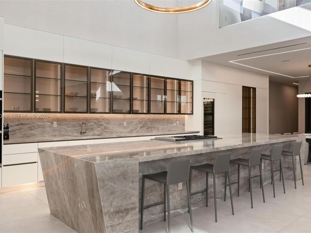 Продажа дома по адресу 723 NE 77th St - фото 7463677