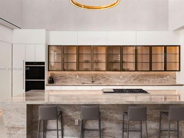 Продажа дома по адресу 723 NE 77th St - фото 7463678