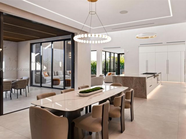 Продажа дома по адресу 723 NE 77th St - фото 7463680