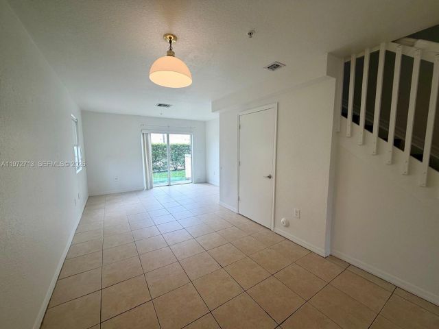 Дом в аренду по адресу 2064 NE 167th St 3-156 - фото 7481348