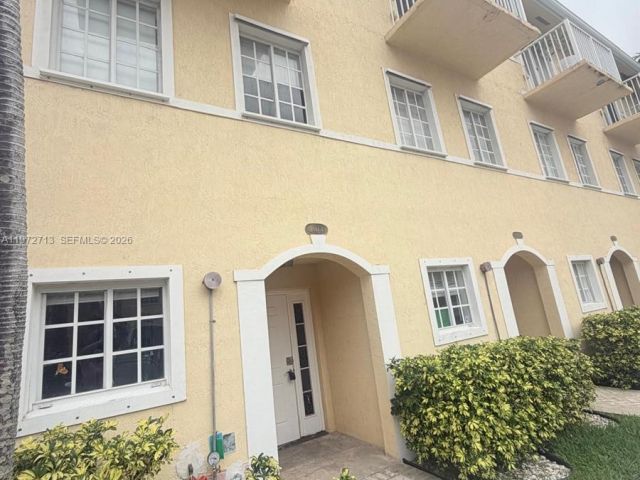 Дом в аренду по адресу 2064 NE 167th St 3-156 - фото 7481362