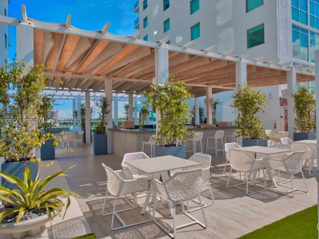 Продажа квартиры #1222 SE CORNER UNIT - фото 9098418