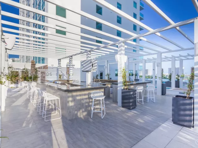Продажа квартиры #1222 SE CORNER UNIT - фото 9098419