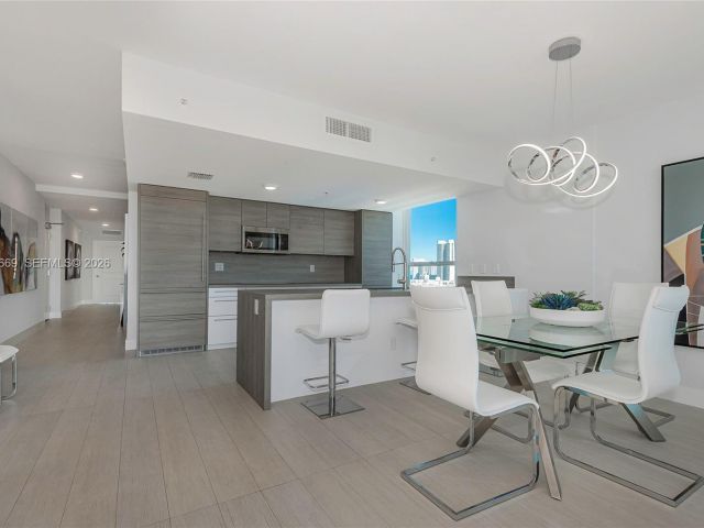 Продажа квартиры #1222 SE CORNER UNIT - фото 7497114