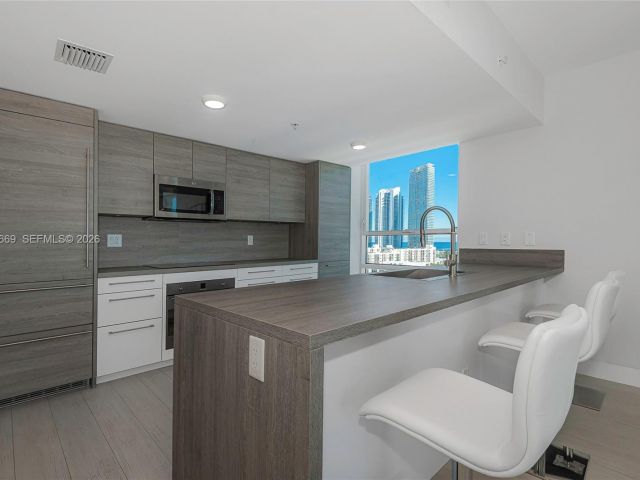 Продажа квартиры #1222 SE CORNER UNIT - фото 7497116