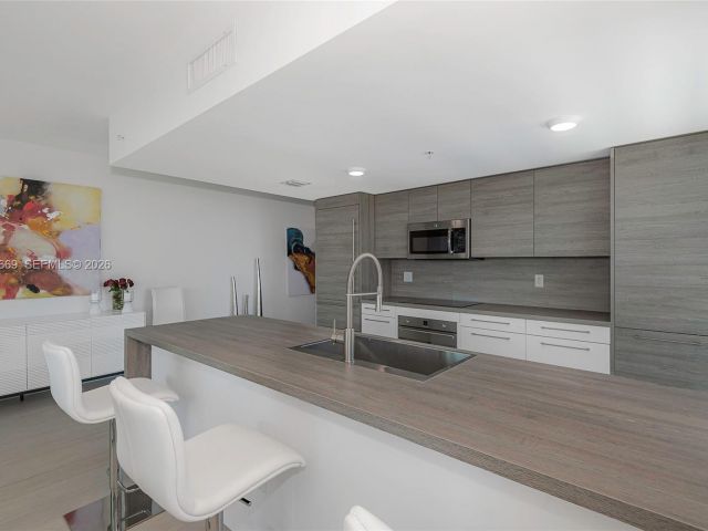 Продажа квартиры #1222 SE CORNER UNIT - фото 7497118