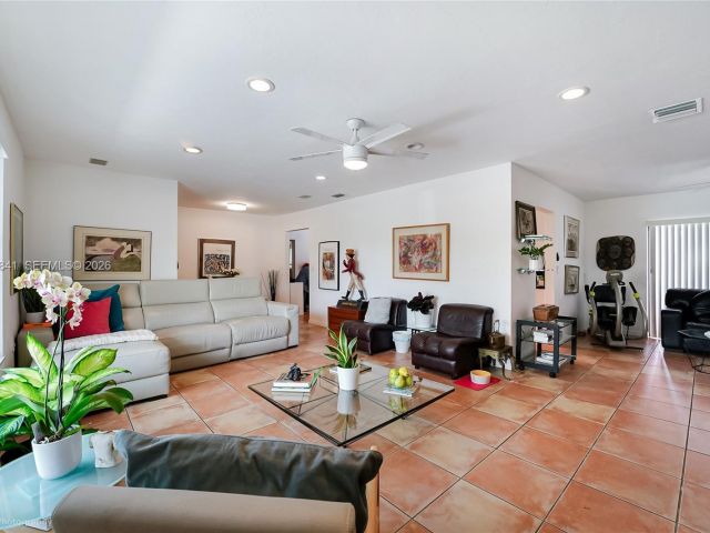 Продажа дома по адресу 9860 SW 122nd St - фото 7517053