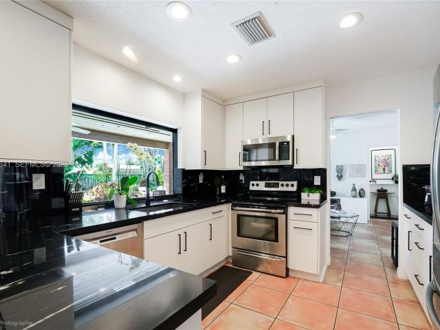 Продажа дома по адресу 9860 SW 122nd St - фото 7517057