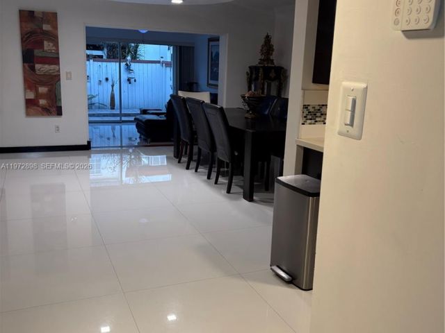 Продажа дома по адресу 13505 NE 23rd Ct - фото 7475793