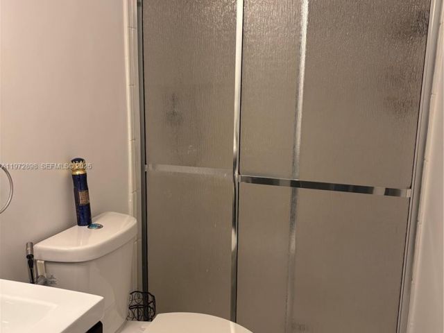 Продажа дома по адресу 13505 NE 23rd Ct - фото 7475810